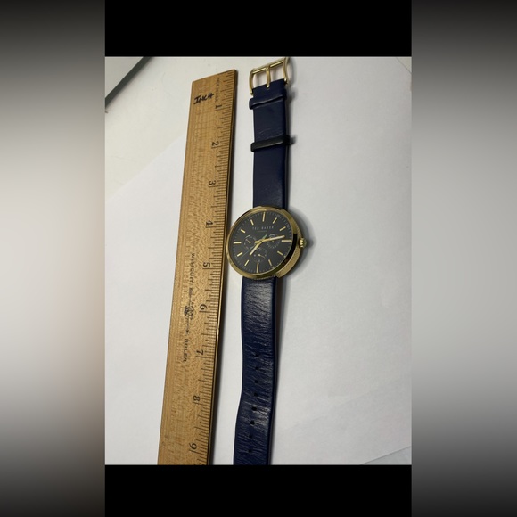 ❤️🇬🇧Almost new Ted Baker wrist watch. Blue leather straps and gold trim. - Picture 3 of 7